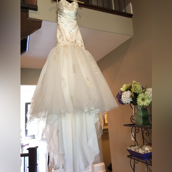 Embroidered mermaid style wedding dress with tulle - Picture 3 of 7